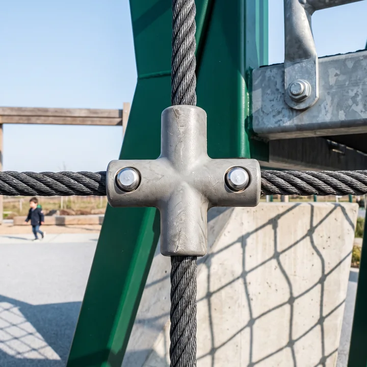 Close-up of a nylon cross connector clamping two crossing ropes with capped bolts