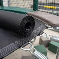 Rolled black jump bed edge with D-rings