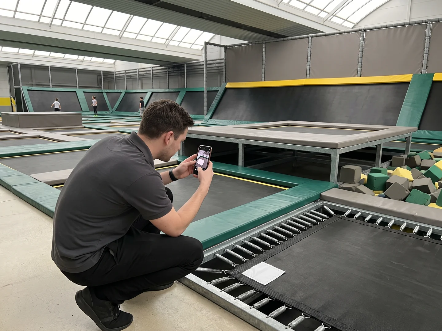 Staff member photographing the cell label on a jump bed with a phone